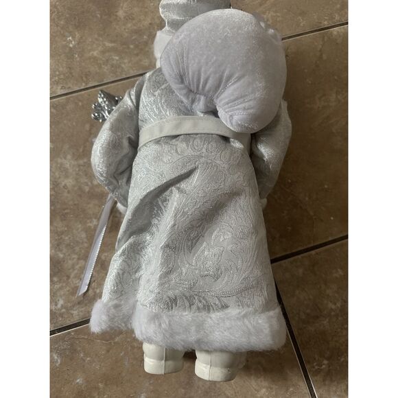 34 TH & PINE  SEASONALLY INSPIRED COASTAL DECOR Santa Claus , Christmas - Picture 4 of 5